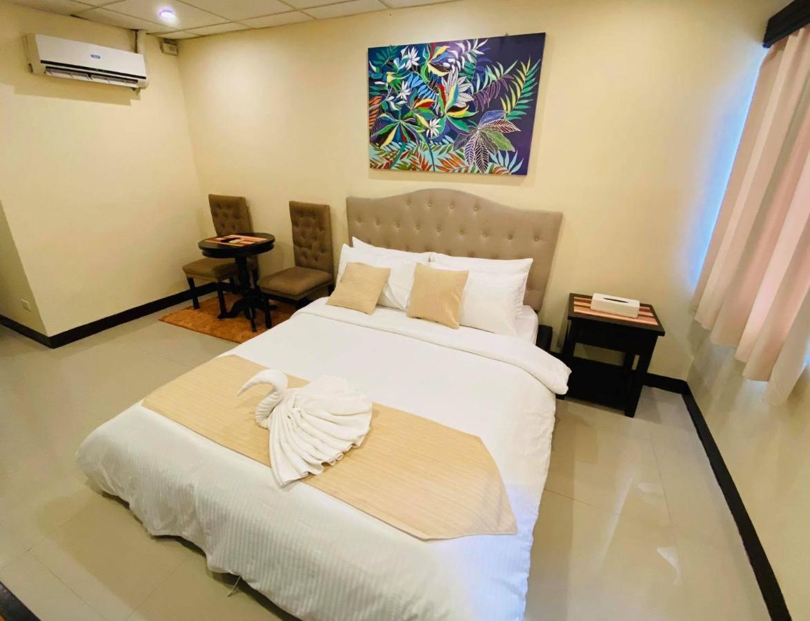 Amax Inn Makati Makati City Exterior foto