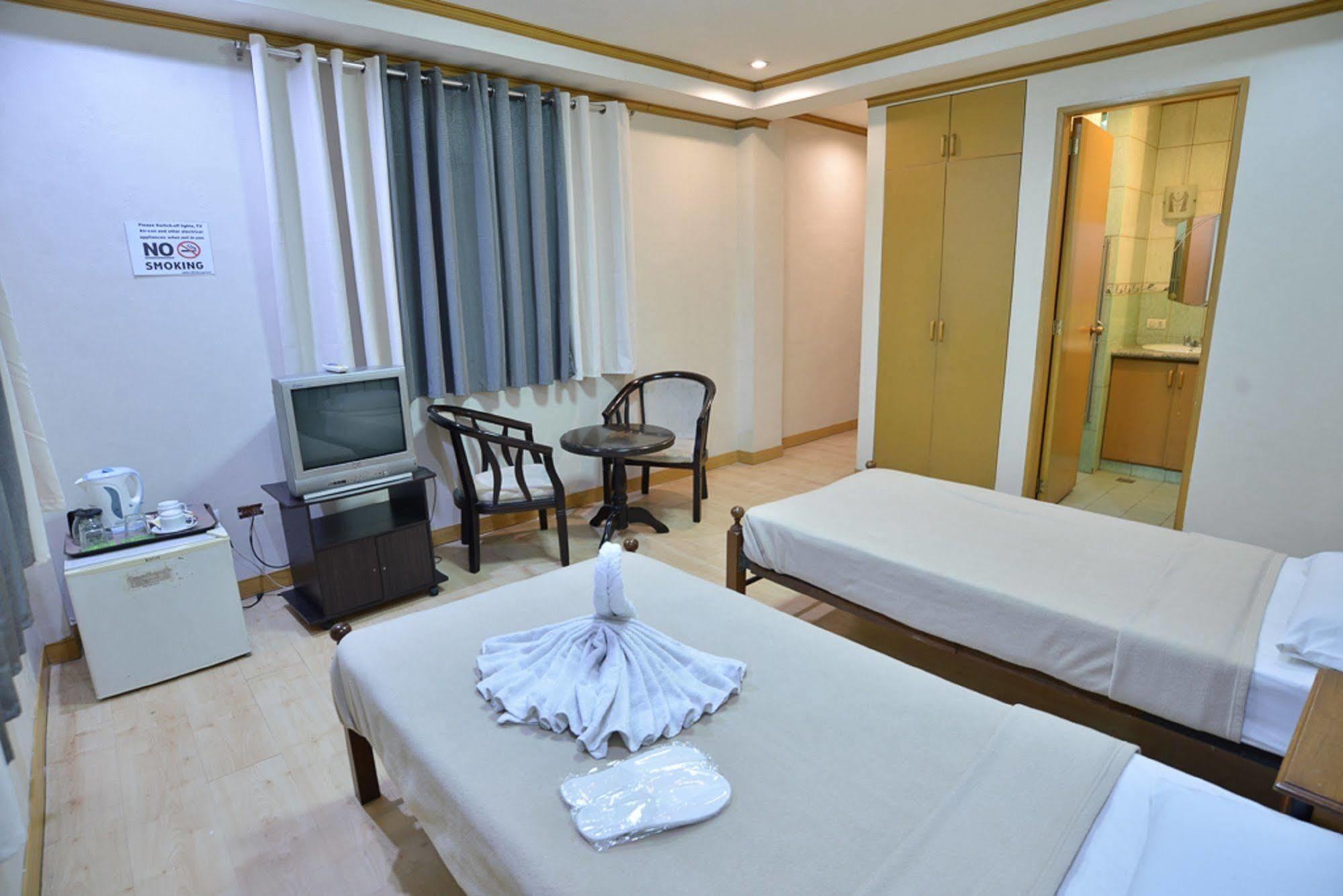 Amax Inn Makati Makati City Exterior foto