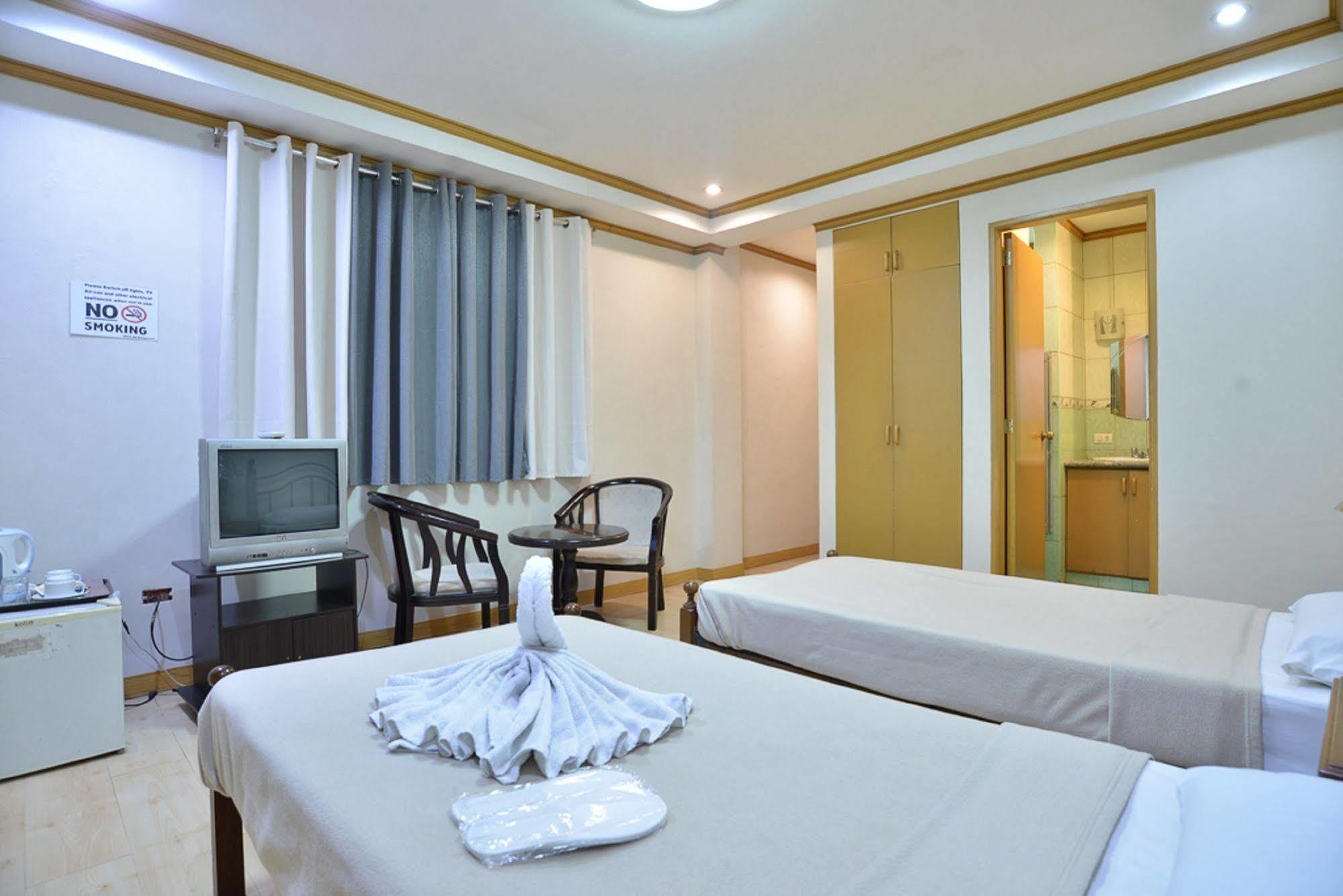 Amax Inn Makati Makati City Exterior foto